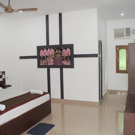 Hotel Exotica Squares Lakshmanpur Екстериор снимка