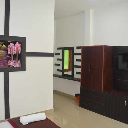 Hotel Exotica Squares Lakshmanpur Екстериор снимка