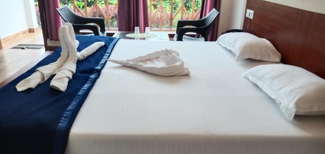Hotel Exotica Squares Lakshmanpur Екстериор снимка
