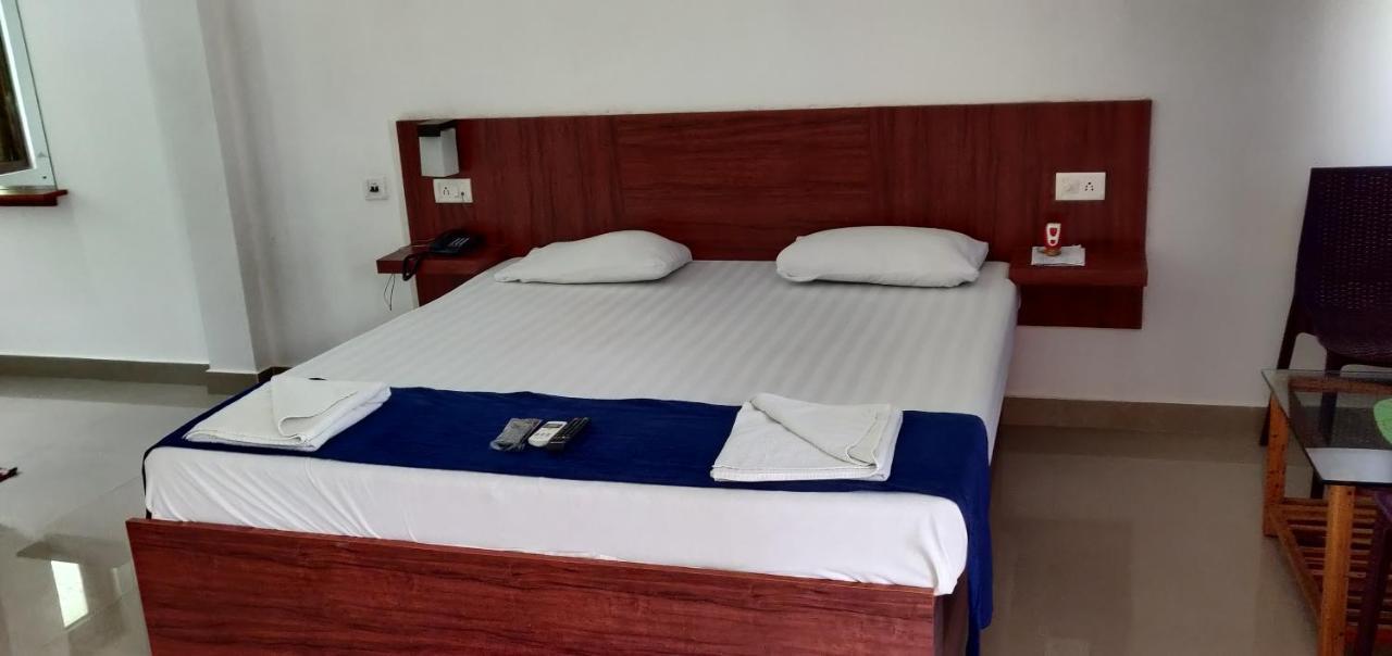 Hotel Exotica Squares Lakshmanpur Екстериор снимка