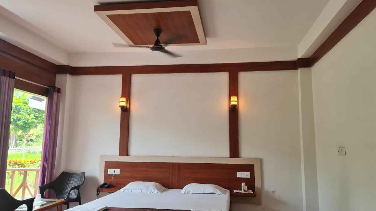 Hotel Exotica Squares Lakshmanpur Екстериор снимка