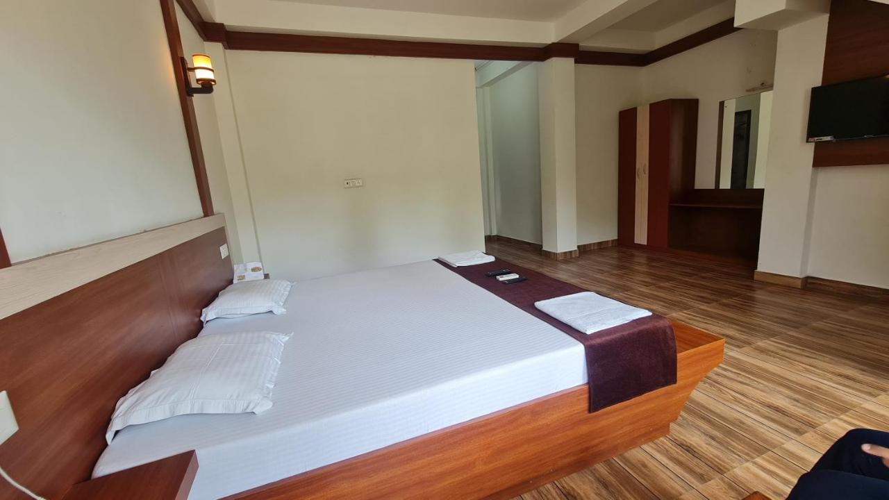 Hotel Exotica Squares Lakshmanpur Екстериор снимка