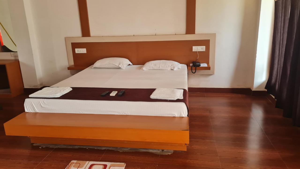 Hotel Exotica Squares Lakshmanpur Екстериор снимка