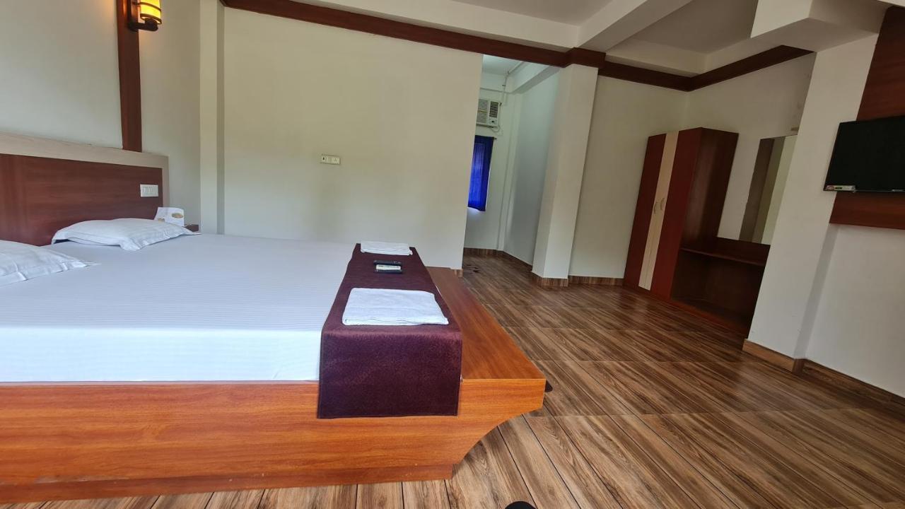 Hotel Exotica Squares Lakshmanpur Екстериор снимка