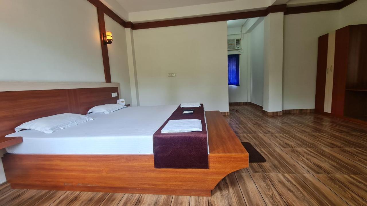 Hotel Exotica Squares Lakshmanpur Екстериор снимка