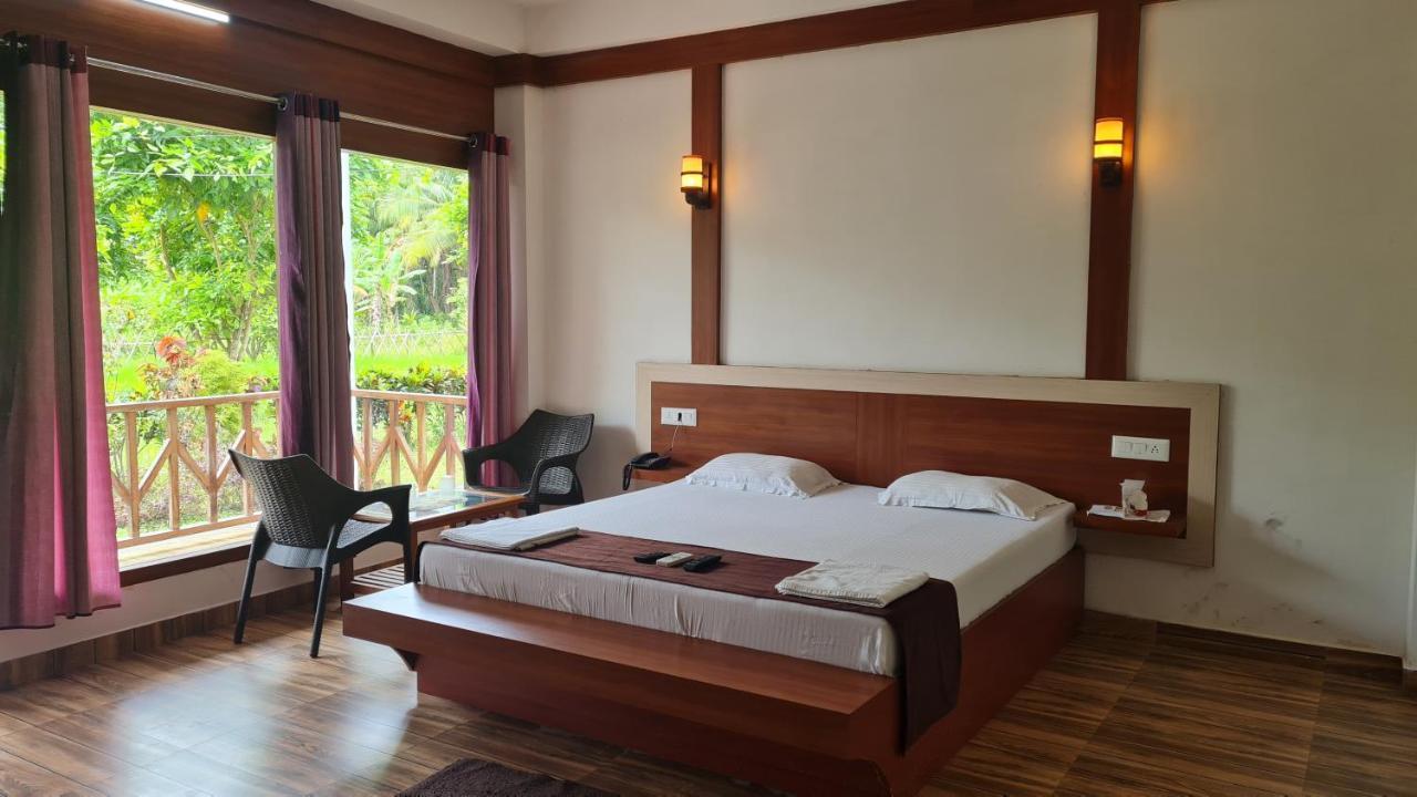 Hotel Exotica Squares Lakshmanpur Екстериор снимка