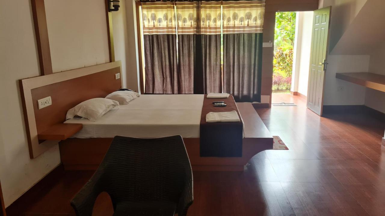 Hotel Exotica Squares Lakshmanpur Екстериор снимка